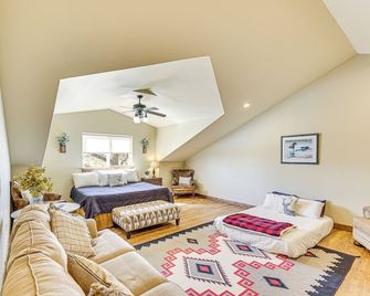 Riverside Retreat In Bridgeport With Gam - Bridgeport - Living room