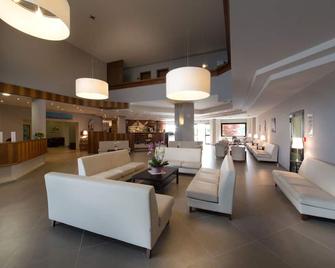 Hotel Du Parc - סירמיונה - לובי