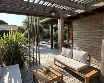 Charming wooden house, pets welcome - Carcans-Plage - Patio