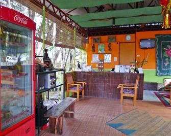 OYO 671 Natua's Cabin - Puerto Princesa - Front desk