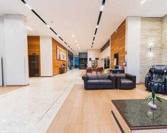 Hotel Nacional Inn Curitiba Estação Shopping - Curitiba - Lobby