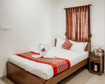 Rd Hotel - Erode - Bedroom