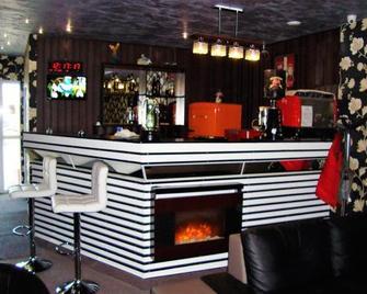 Max - Mamaia Nord - Navodari - Bar