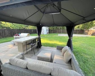 Cozy City Escape - Celina - Patio