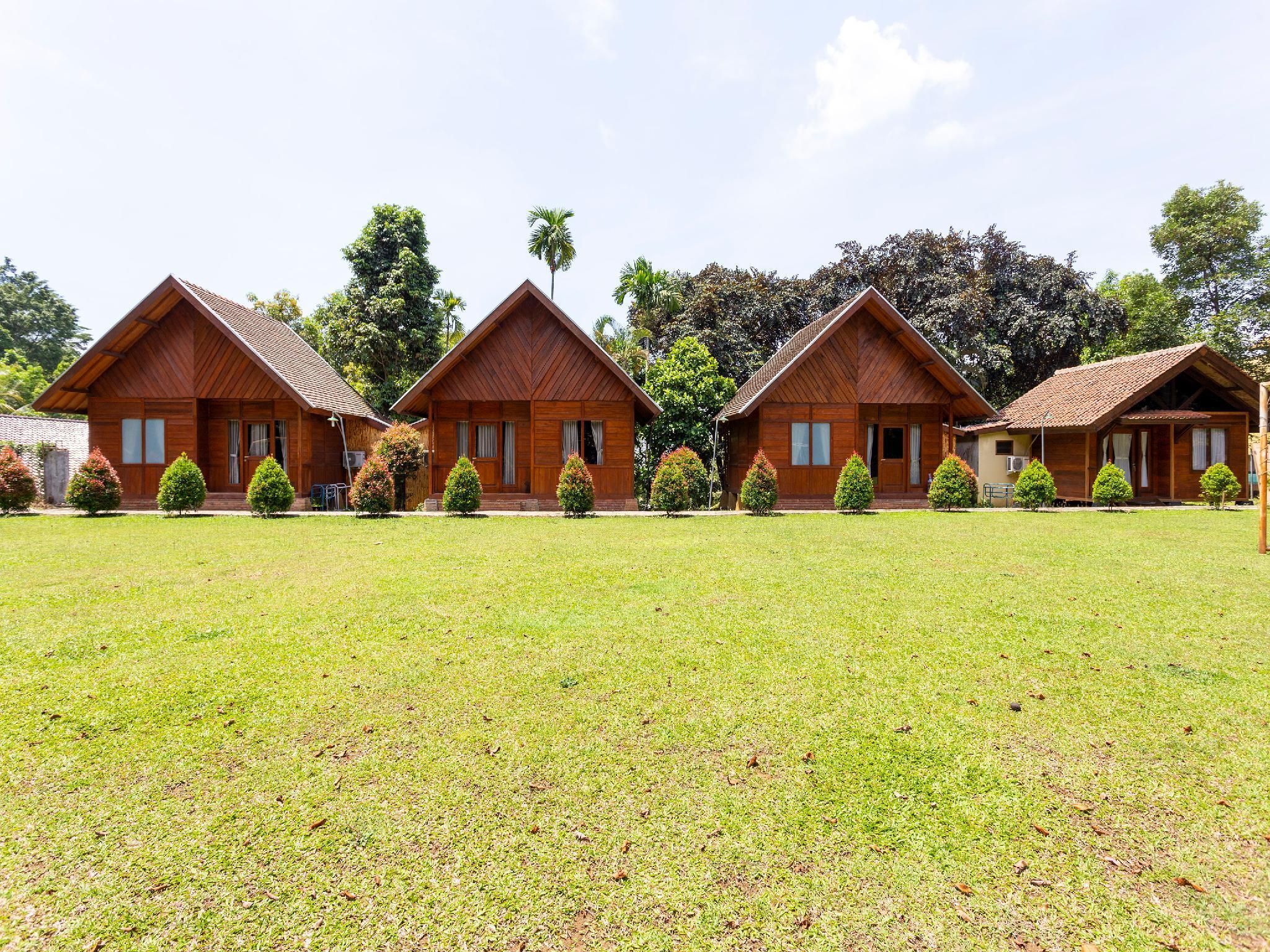 OYO 883 Pavo Resort - Bogor - Byggnad