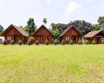 OYO 883 Pavo Resort - Bogor - Building