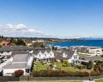 Phoenix Resort - Taupo - Outdoors view