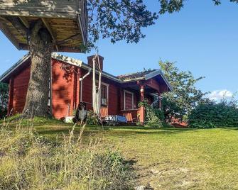 Cozy Home In Borlänge With Lake View - Borlänge - Building