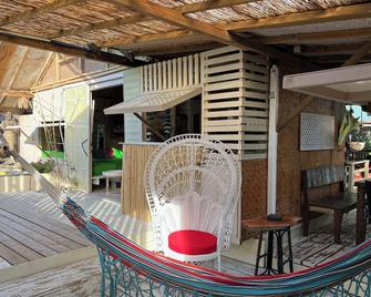 French Polynesia Secret House avec jacuzzi et piscine partagée - Maharepa - Patio