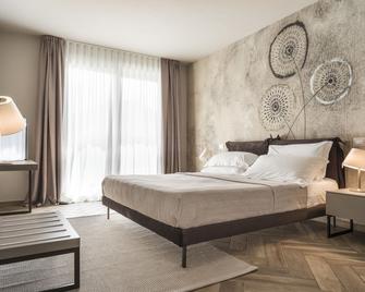 Bed & Breakfast La Home And Apartments - Moniga del Garda - Bedroom