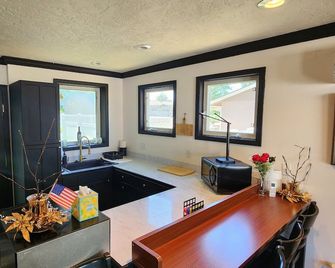 Mother-in-Law-Suite, All Pets Welcome, Private Hot Tub & Pool in Backyard - Caldwell - Kuchyň