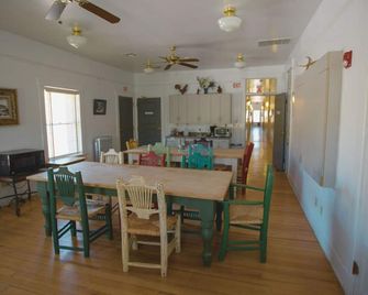 Dam Site Lodging - Truth or Consequences - Dining room