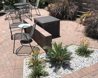 Tiny Cottage 537 in Savannah's Historic District! - Savannah - Patio