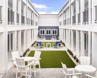 Comfortable and Convenient Retreat - Modern Suite, Pet-Friendly Amenities - Lithia Springs - Binnenhof