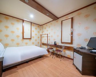 Sacheon (Samcheonpo) theme - Sacheon - Bedroom