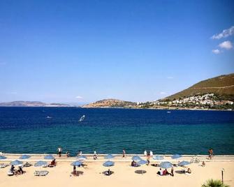 Nemrut Bay Otel - Yenifoça - Beach