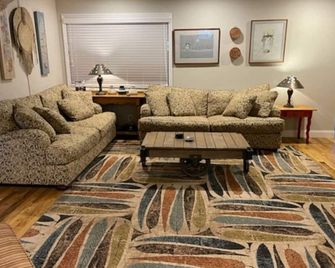 Salt Creek Cabin at Lake Tenkiller - Park Hill - Living room