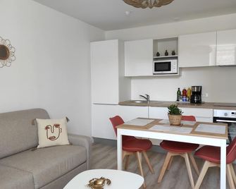 Accommodation in the center of town near the sea - La Turballe - Kuchyň