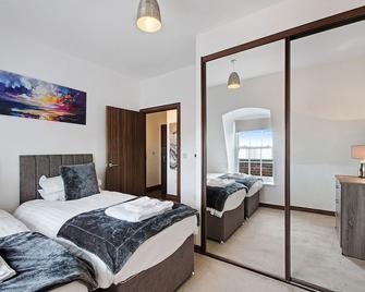 Karah Suites - Denmark House - Welwyn Garden City - Спальня