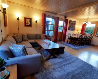 Mikael's Bed & Spa - Sandefjord - Wohnzimmer