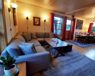 Mikael's Bed & Spa - Sandefjord - Wohnzimmer