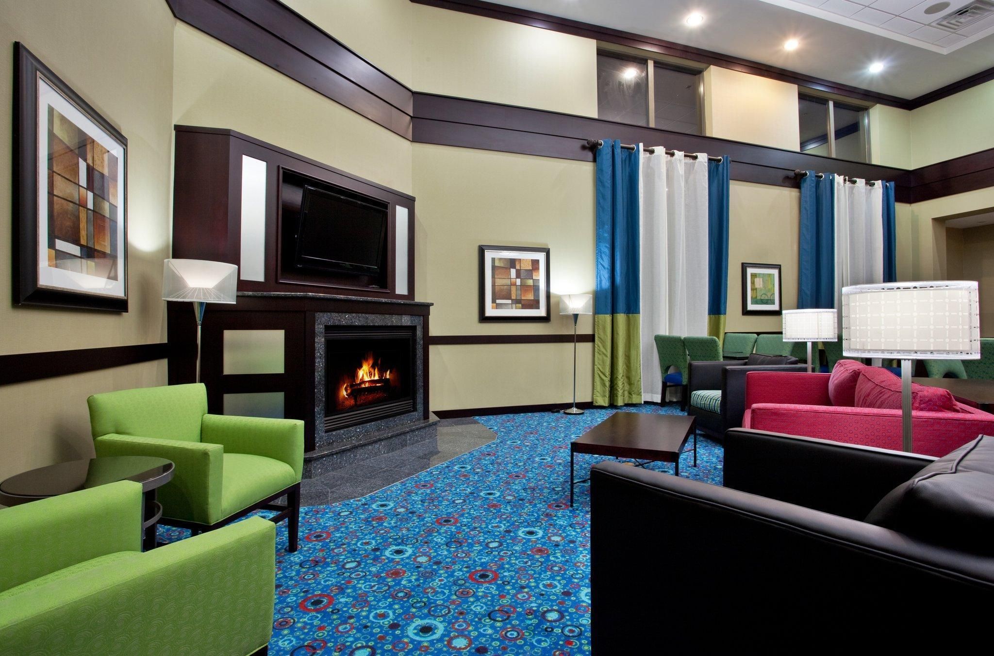 Holiday Inn Express & Suites Akron Regional Airport Area By IHG - אקרון - טרקלין