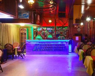 Orient Apart Hotel - Side - Bar