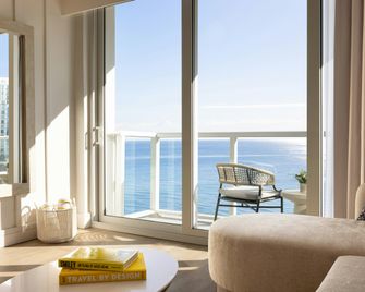 The Sunny Miami Sunny Isles Beach, Curio Collection by Hilton - Sunny Isles Beach - Bedroom
