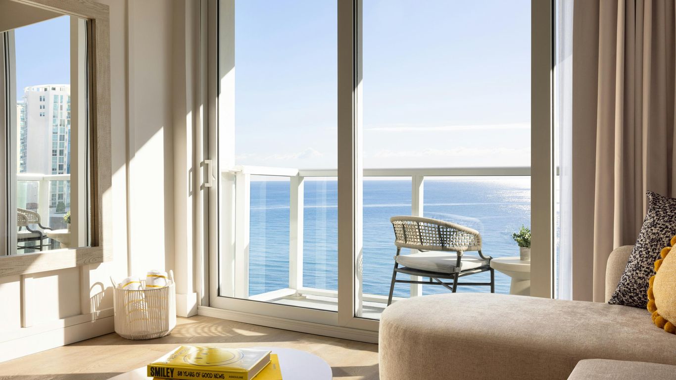 The Sunny Miami Sunny Isles Beach, Curio Collection by Hilton