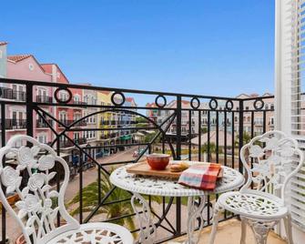 Charming Condo - European Vibe - Palm Coast - Balcón