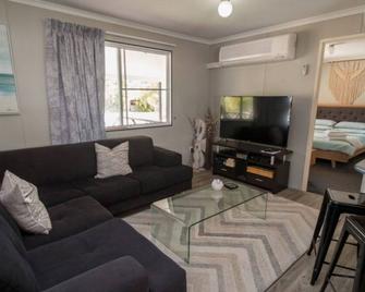 Idle Days Beach House - Magnetic Island - Living room