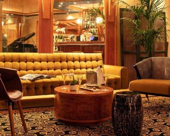 Hôtel La Mandarine - Saint-Tropez - Oleskelutila
