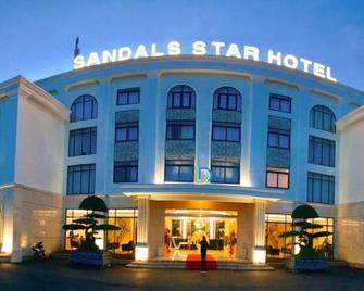 Sandals Star Hotel - Duc Trong - Building