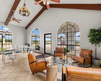 Econo Lodge - Belton - Lobby