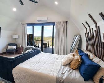 Luxury Honeymoon Suite Amazing Views Amish Country - Walnut Creek - Bedroom