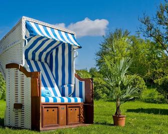 Reetdachhaus Eibe 2, Kaminofen, Sauna, 8 Personen, W-Lan - Puddemin  - Vista del exterior