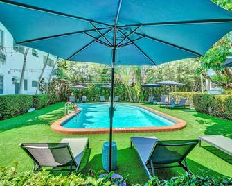 Bay Harbor Suites - Miami Beach - Piscina