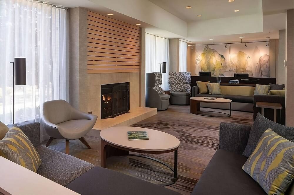 Close to Downtown San Francisco CA! Property w/ Onsite Self Parking & Starbucks - Pleasant Hill - Lounge