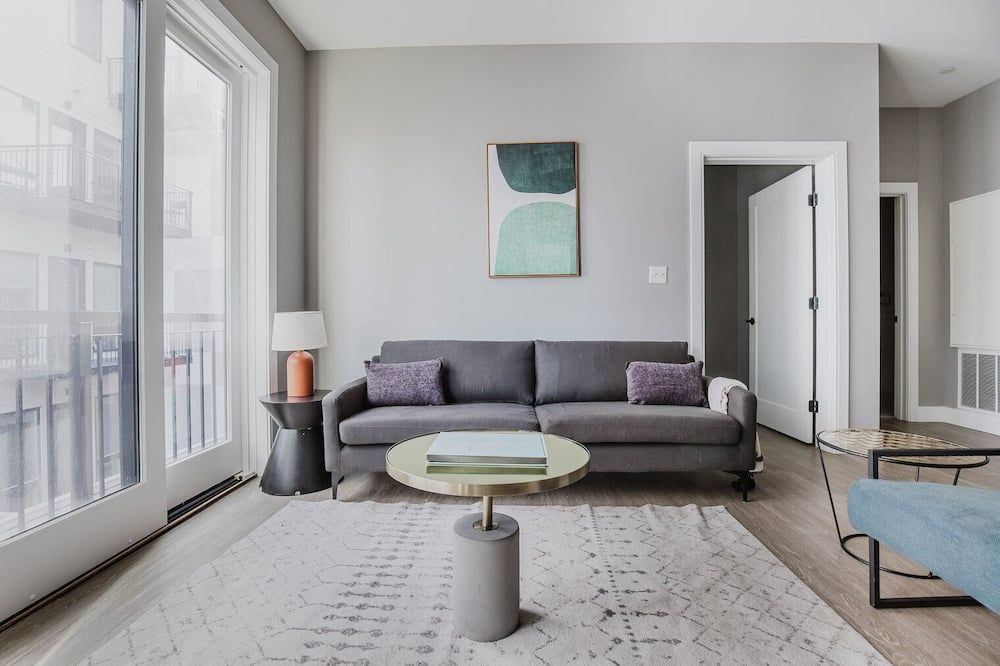 Blueground | East Boston, AC, balcony, nr park - בוסטון - סלון