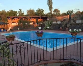 Pit Stop - Campagnano di Roma - Piscina