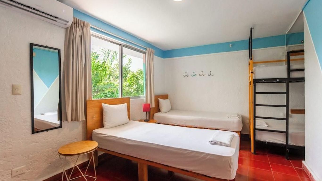 Nilu Cancun Downtown by Selina