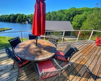 Lakefront Cottage with sandy beach on Lake Muskoka - Port Carling - Balcony
