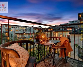 Modern Ll Central Cozy Ll You'll Love It Ll - أوسلو - شرفة