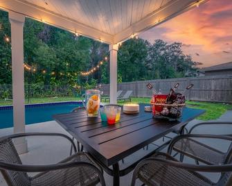 Tampa Oasis : Heated Pool • Hot Tub • Game Room - Tampa - Patio