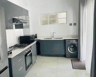Ultra modern 2 bedroomed apartment - 2082 - Bulawayo - Kitchen