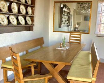 Romantic tranquil farmhouse with stunning views. - Lucques - Salle à manger