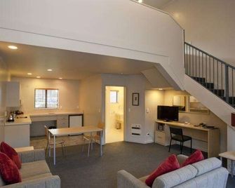 Aubyn Court Spa Motel - Palmerston North - Bedroom