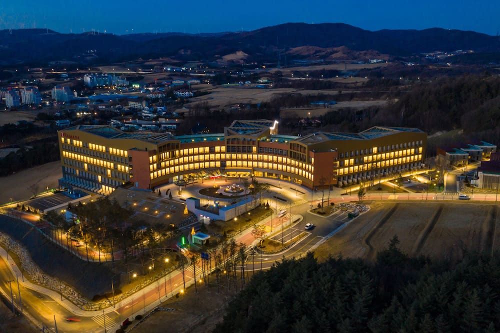 Ramada Hotel & Suites by Wyndham Gangwon Pyeongchang