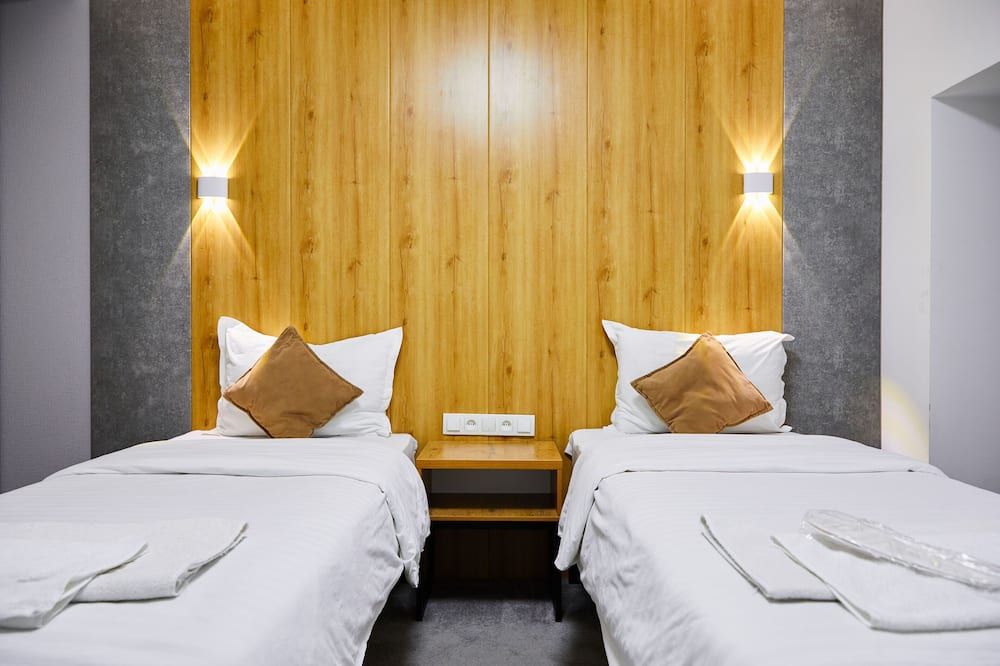 Art Plaza Hotel thumbnail 2