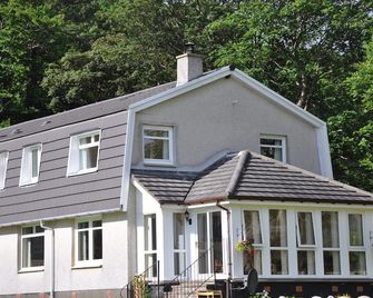 Lochside with beach access uninterrupted views of spectacular Highland Mountains - Fort William - Building